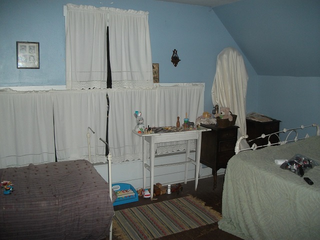Picture showing the bedroom where the 4 Moore children were slain. Chuck's Paranormal Adventures Investigation of the Villisca Ax Murder House -